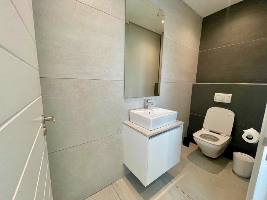 4 Bedroom Property for Sale in Green Point Western Cape